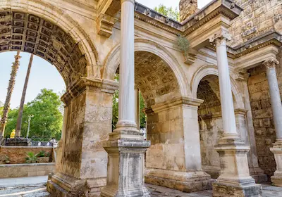 Kaleiçi și Poarta lui Hadrian — sejur charter Antalya