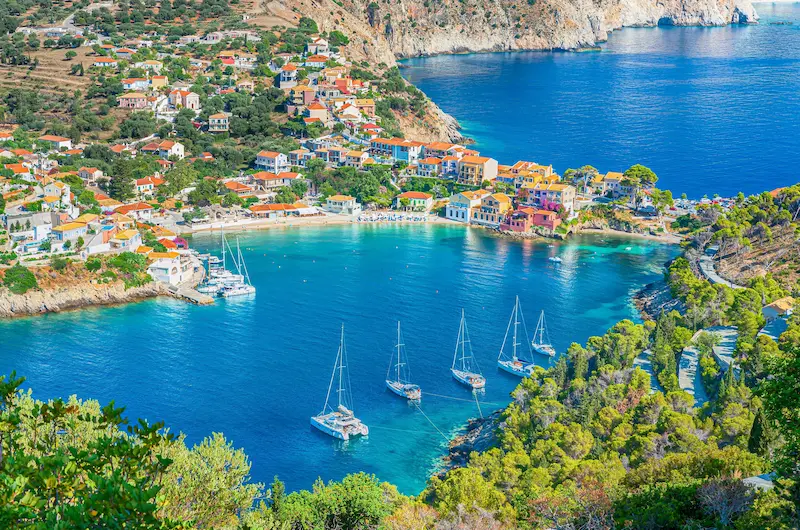 Vacanță charter Kefalonia, Grecia – Grota Melissani și Myrtos Beach — Grecia autentică.