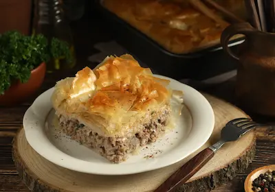 Kreatopita — plăcintă cu carne — sejur charter Kefalonia