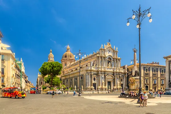 Catedrala Sant Agata din Catania in stil baroc sicilian cu elefantul simbol Sicilia