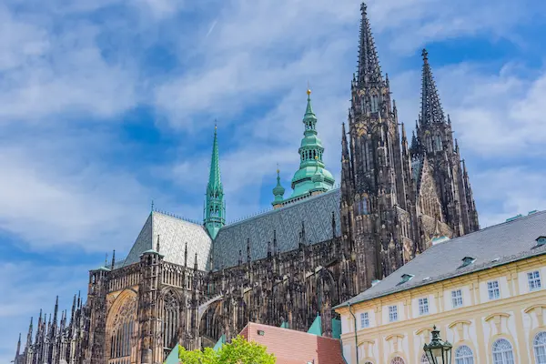 Catedrala Sfantul Vit cu turnuri gotice in interiorul Castelului Praga, Cehia
