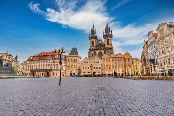 Biserica Tyn si Piata Orasului Vechi cu pavaj din piatra cubica, Praga, Cehia