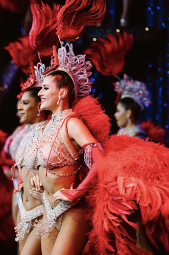 Bilete atracții Paris — Moulin Rouge Pigalle, cabaret emblematic cu spectacol de dans și dinner & show